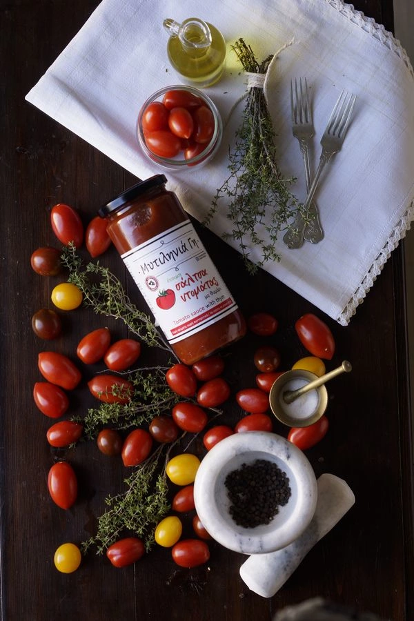 Tomato sauce with thyme